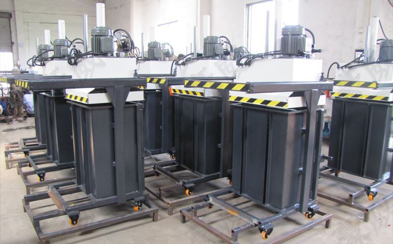 豪威廢紙打包機(jī)工作現(xiàn)場(chǎng)圖